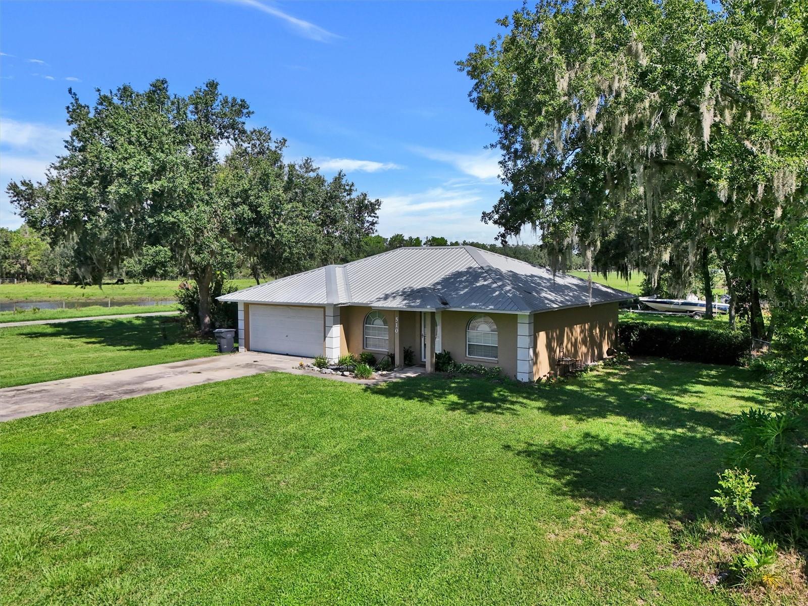 510 CLOVERLEAF DR