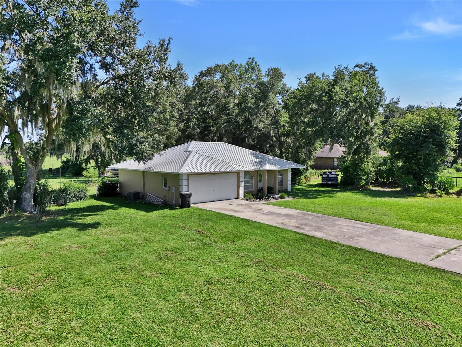 510 CLOVERLEAF DR
