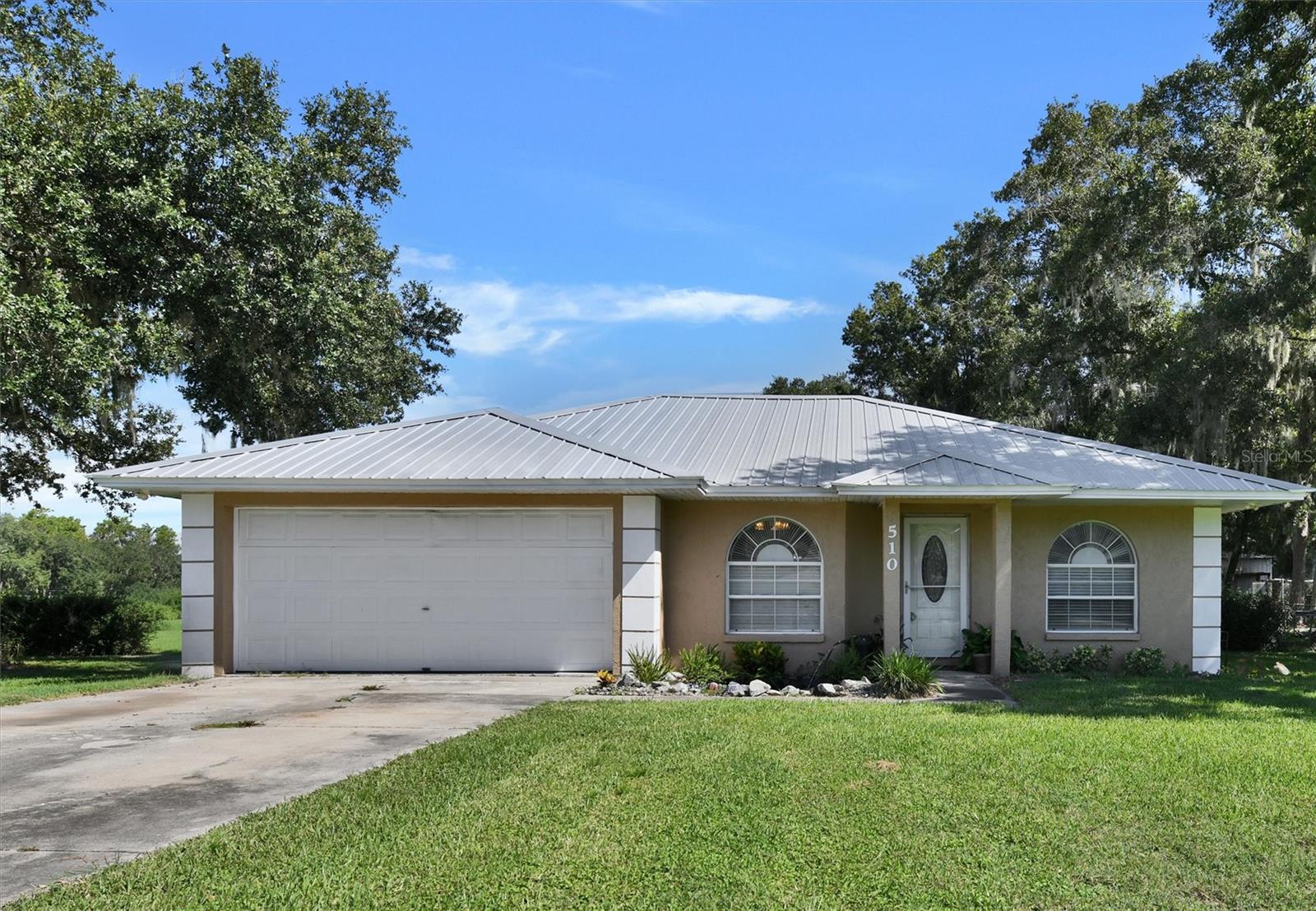 510 CLOVERLEAF DR