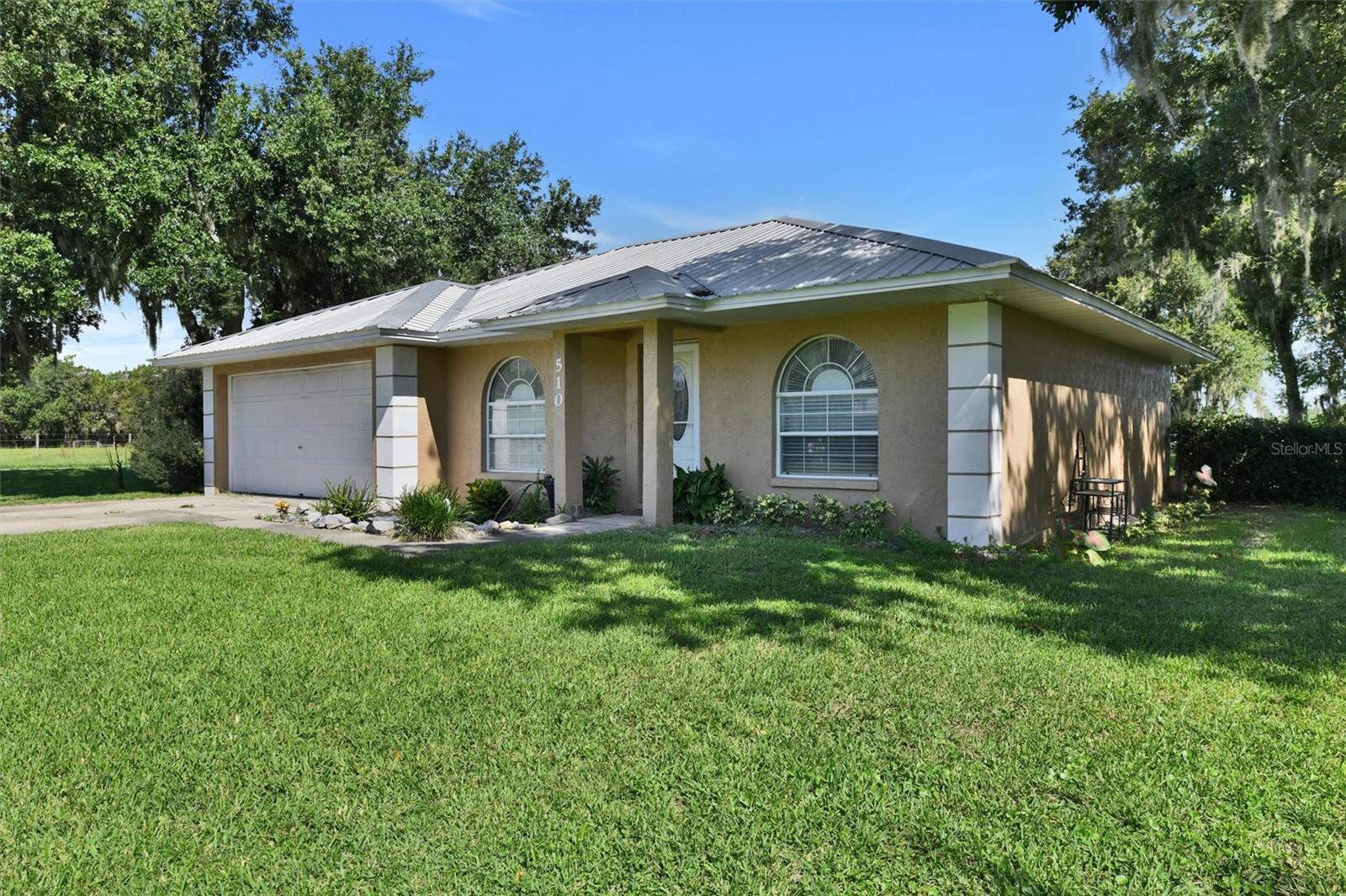 510 CLOVERLEAF DR