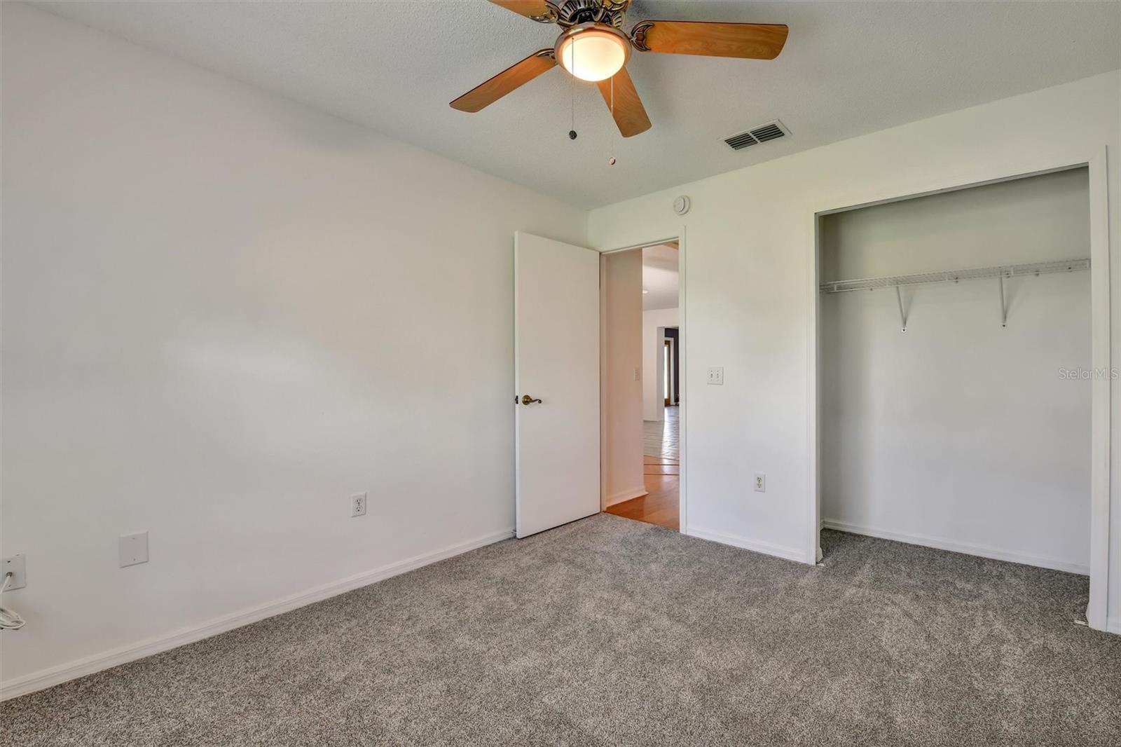 510 CLOVERLEAF DR