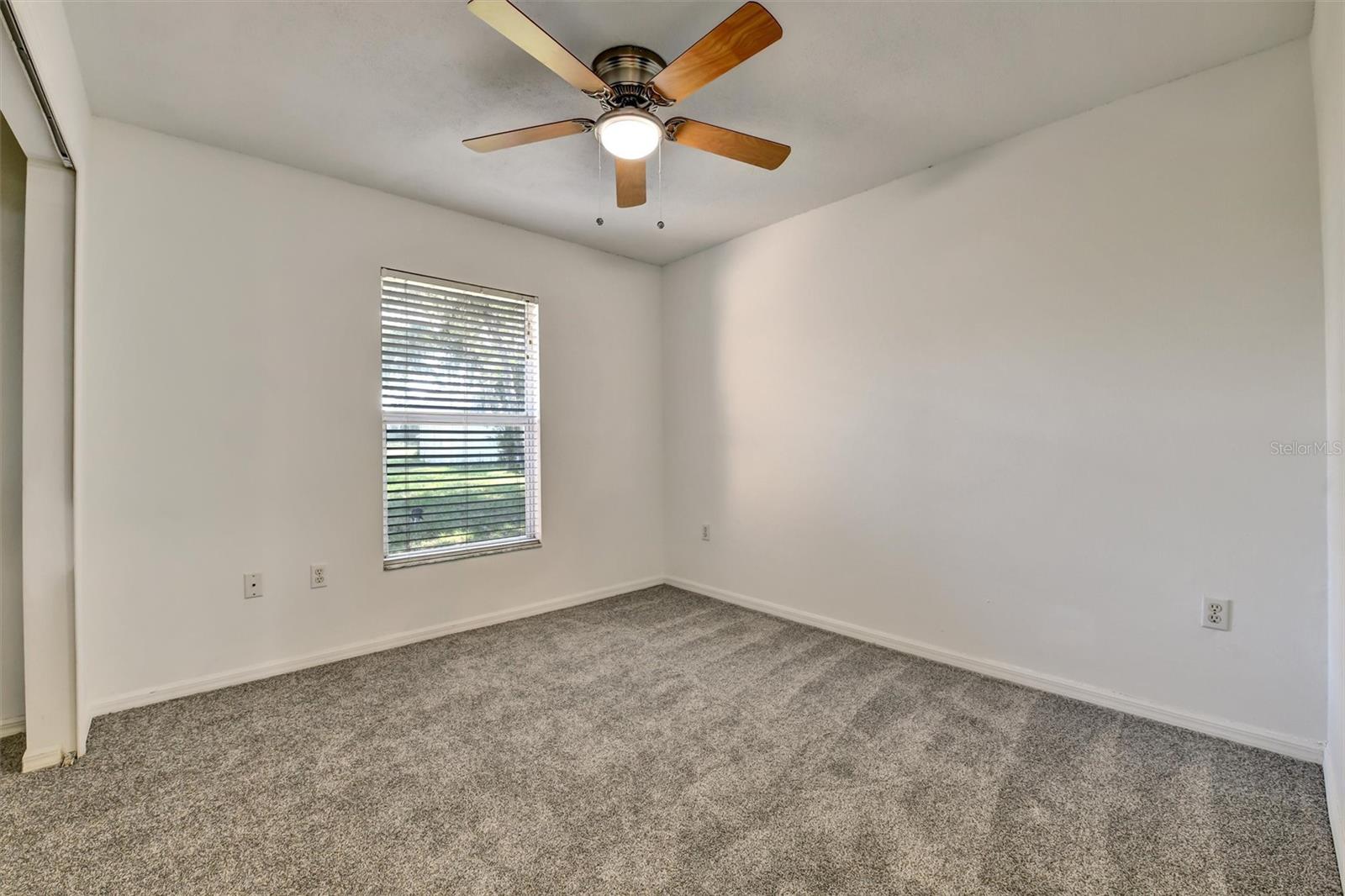 510 CLOVERLEAF DR