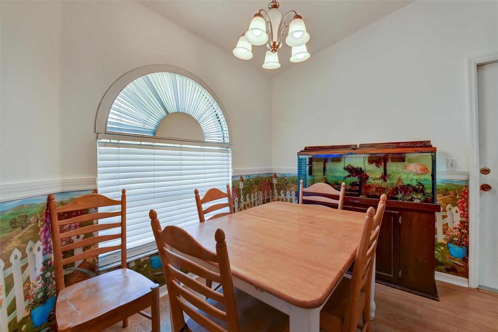 510 CLOVERLEAF DR