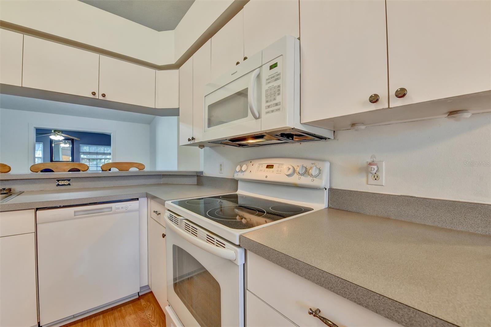 510 CLOVERLEAF DR