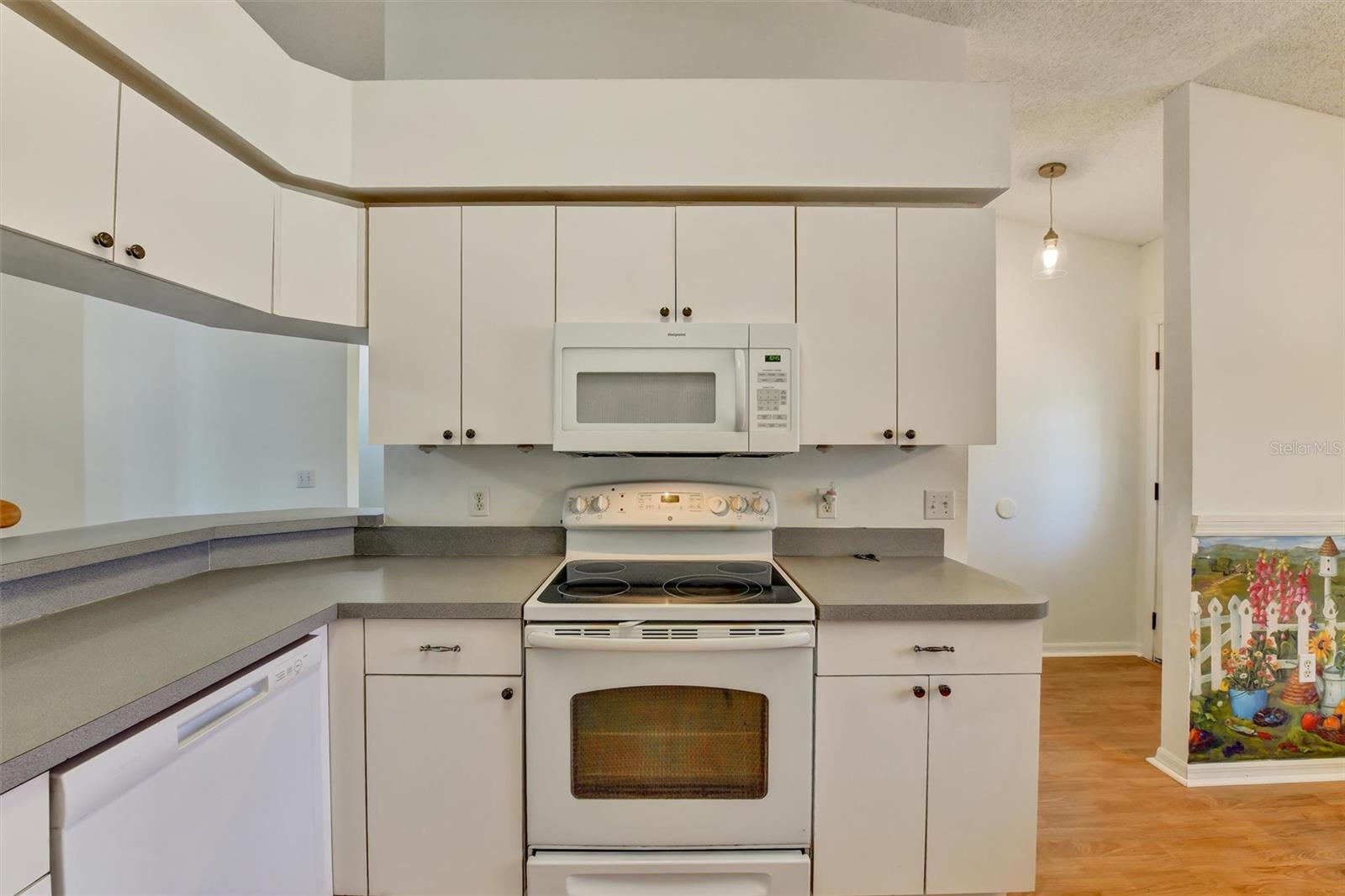 510 CLOVERLEAF DR