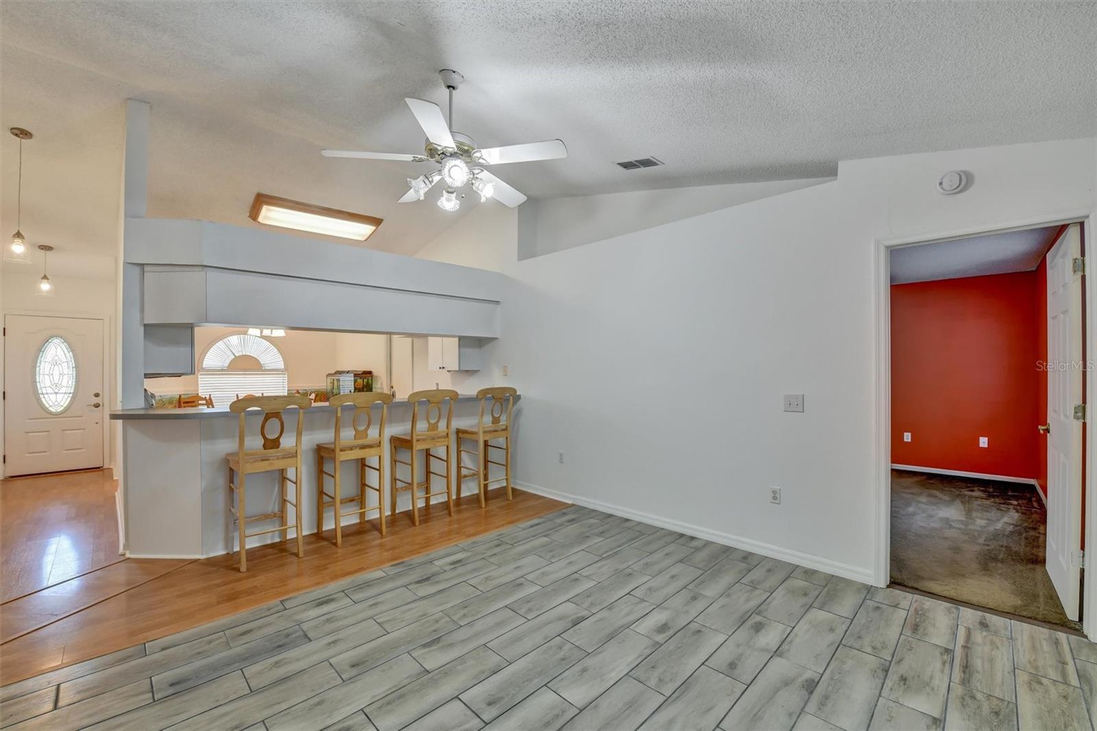510 CLOVERLEAF DR