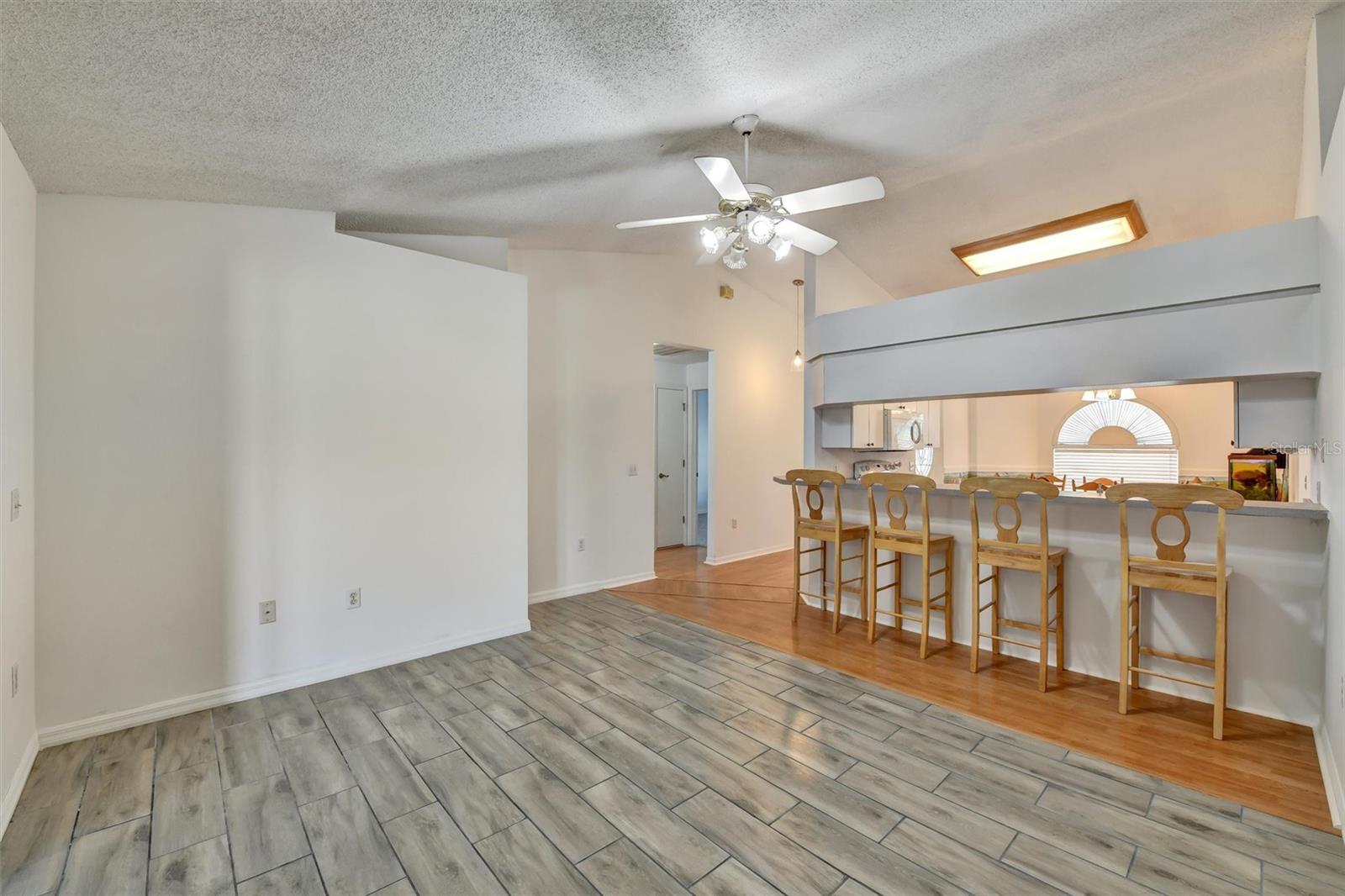 510 CLOVERLEAF DR