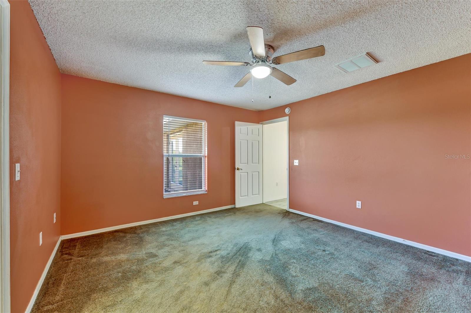 510 CLOVERLEAF DR