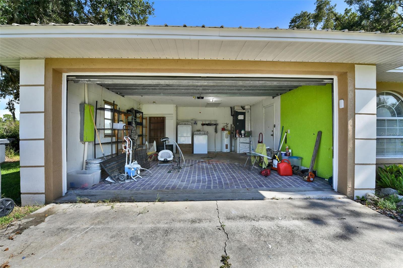 510 CLOVERLEAF DR