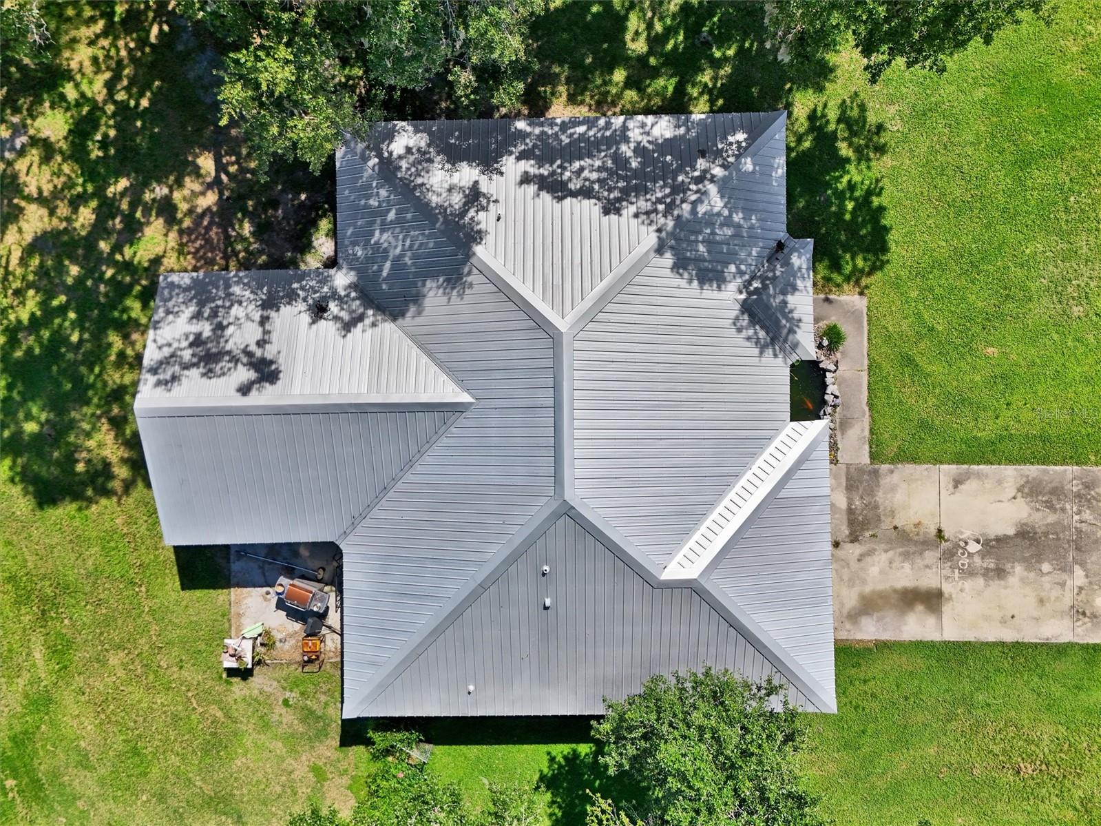 510 CLOVERLEAF DR