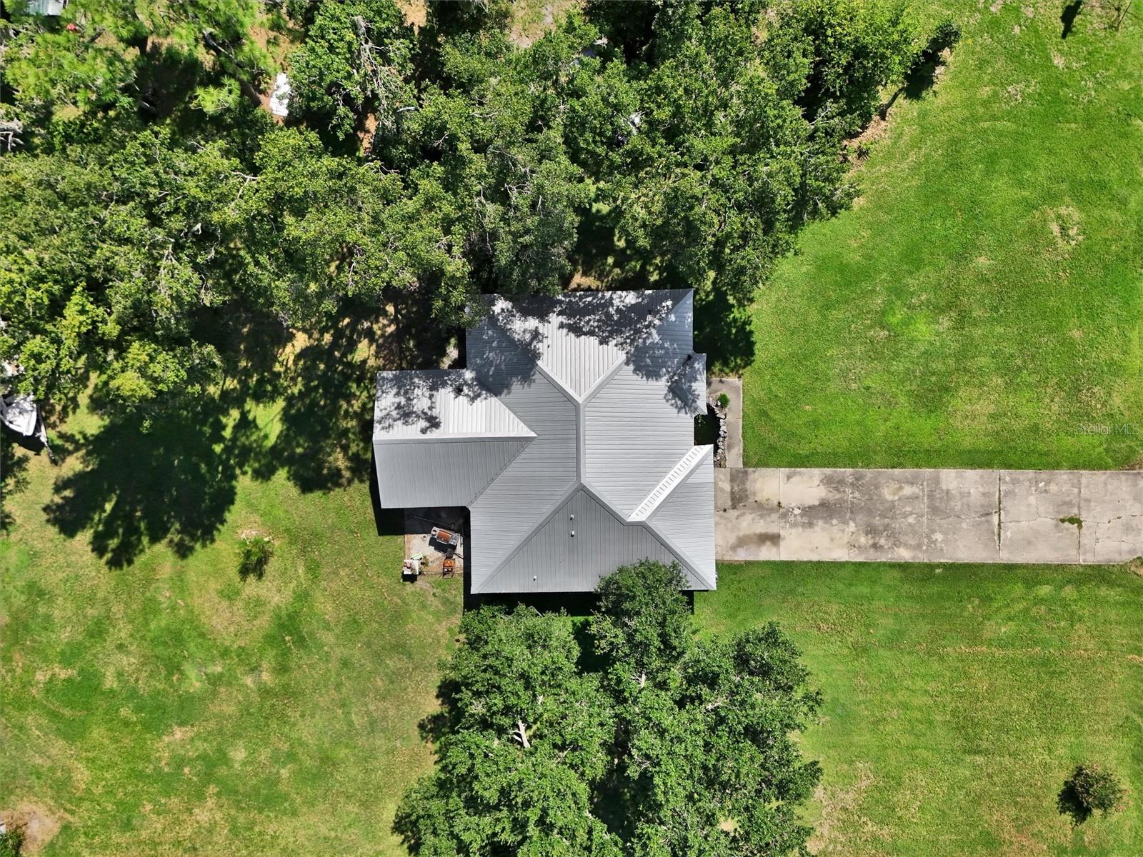 510 CLOVERLEAF DR