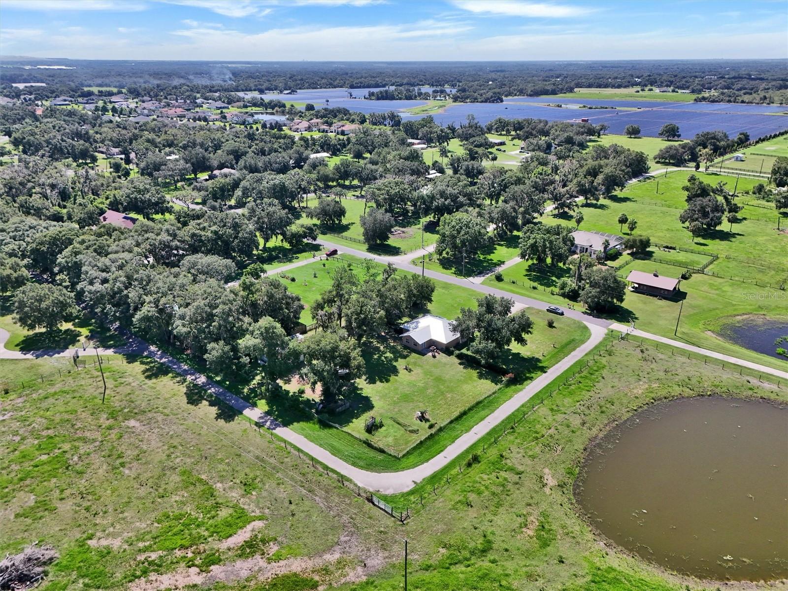 510 CLOVERLEAF DR