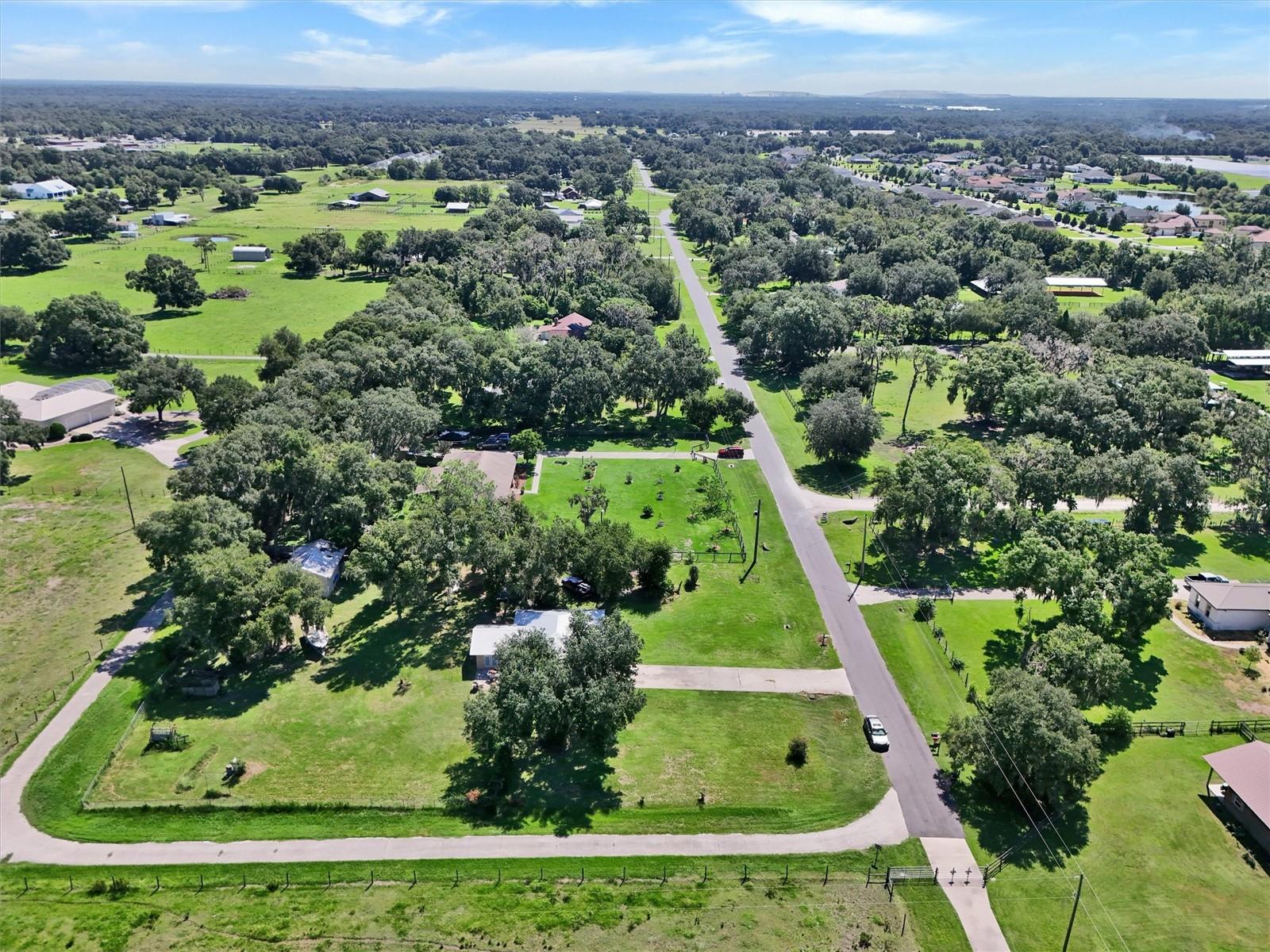 510 CLOVERLEAF DR