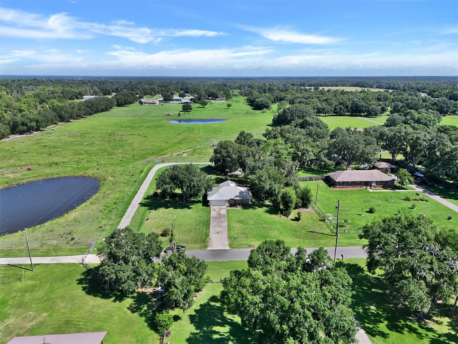 510 CLOVERLEAF DR