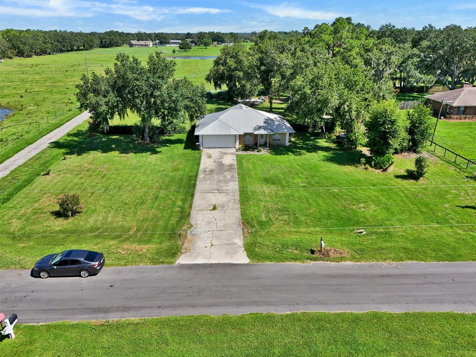 510 CLOVERLEAF DR