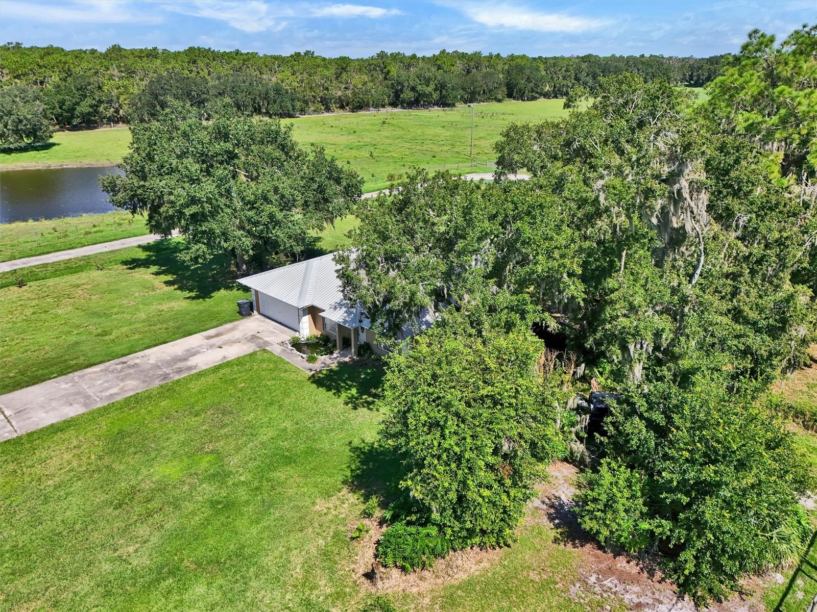 510 CLOVERLEAF DR