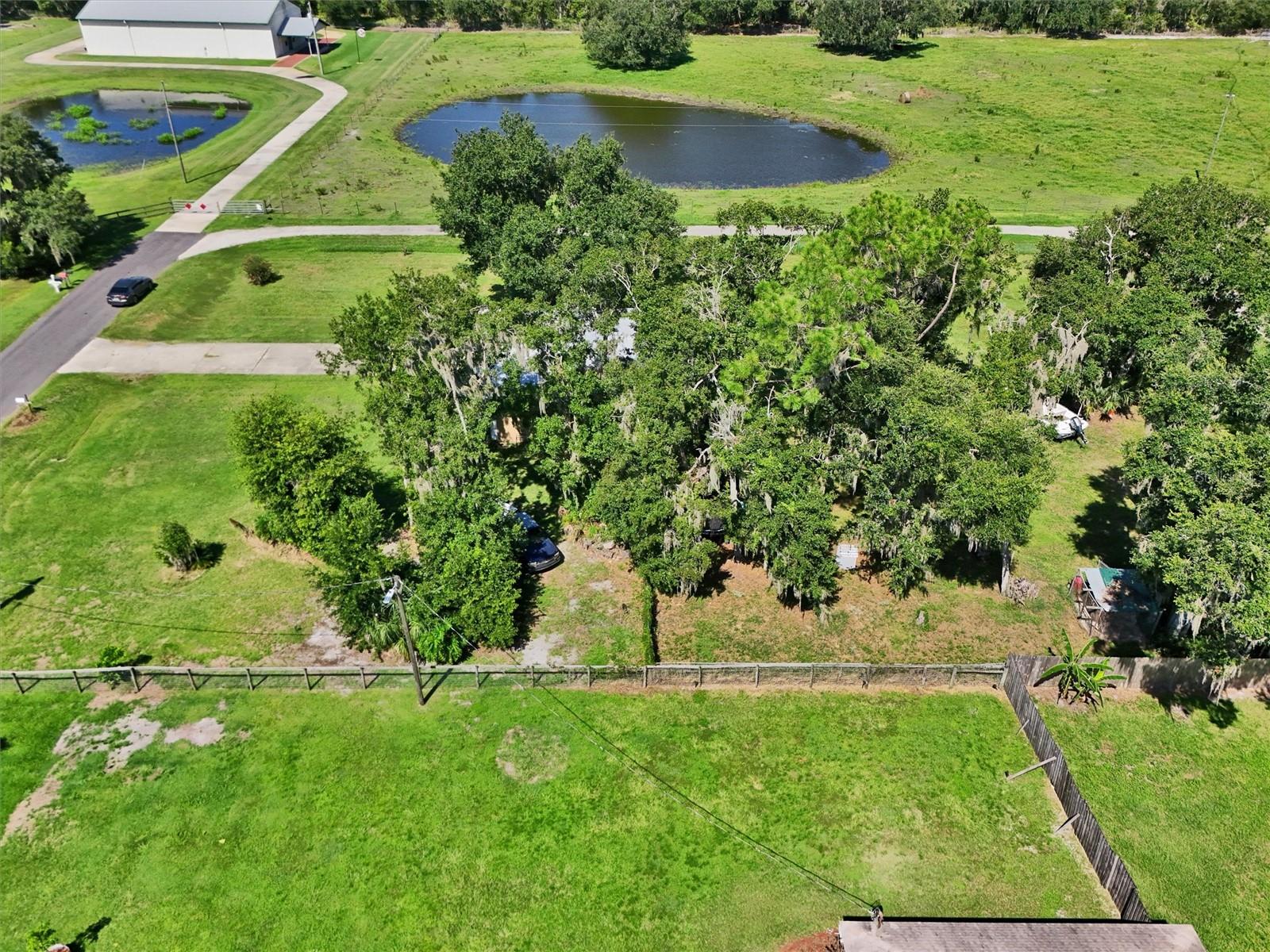 510 CLOVERLEAF DR