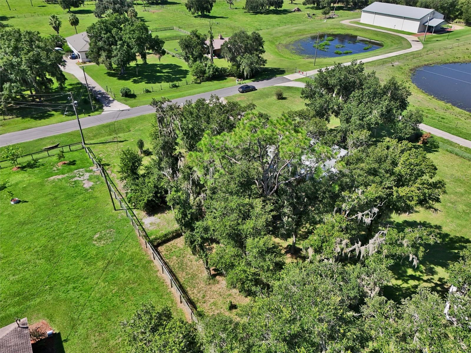 510 CLOVERLEAF DR