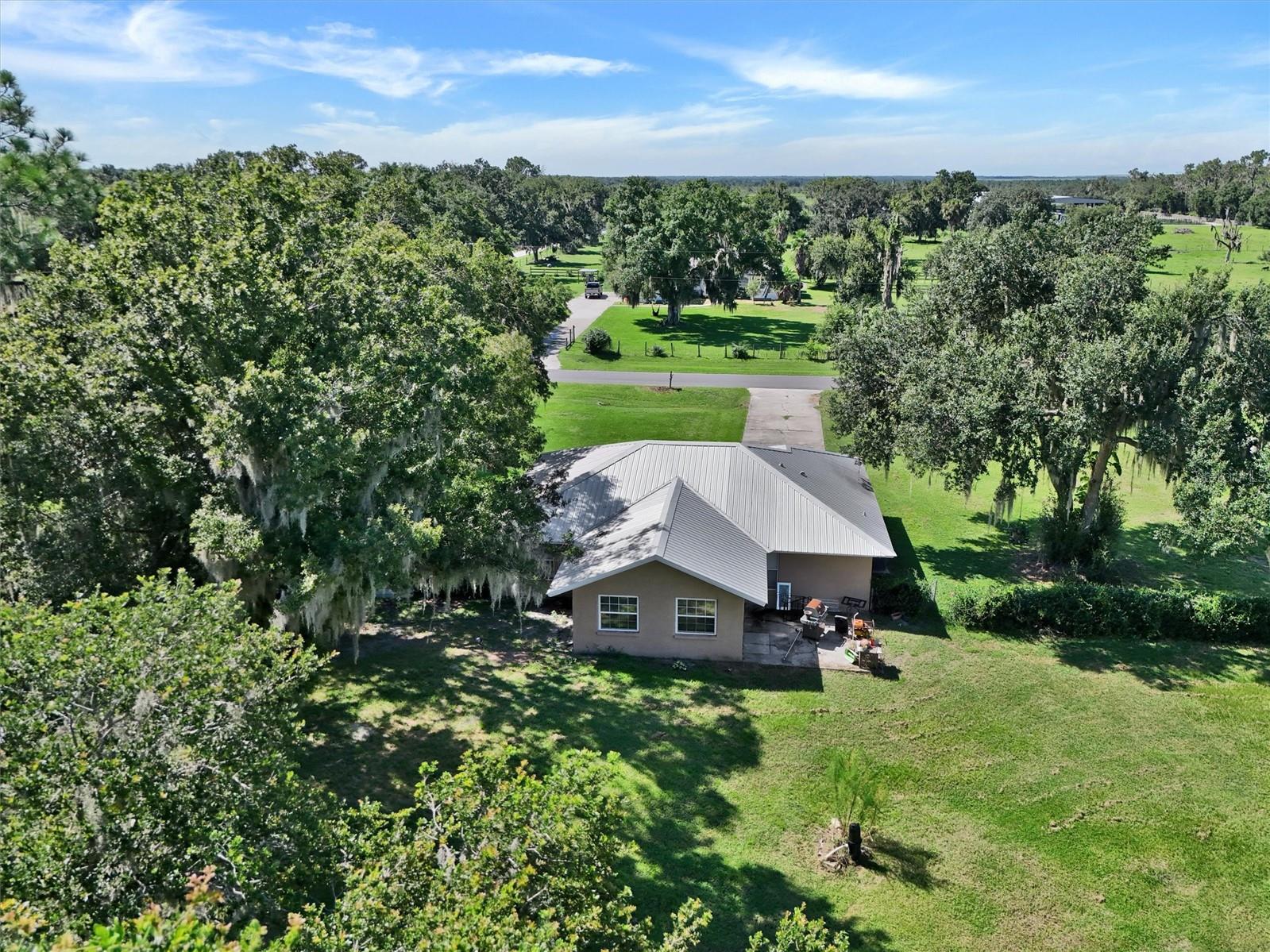 510 CLOVERLEAF DR