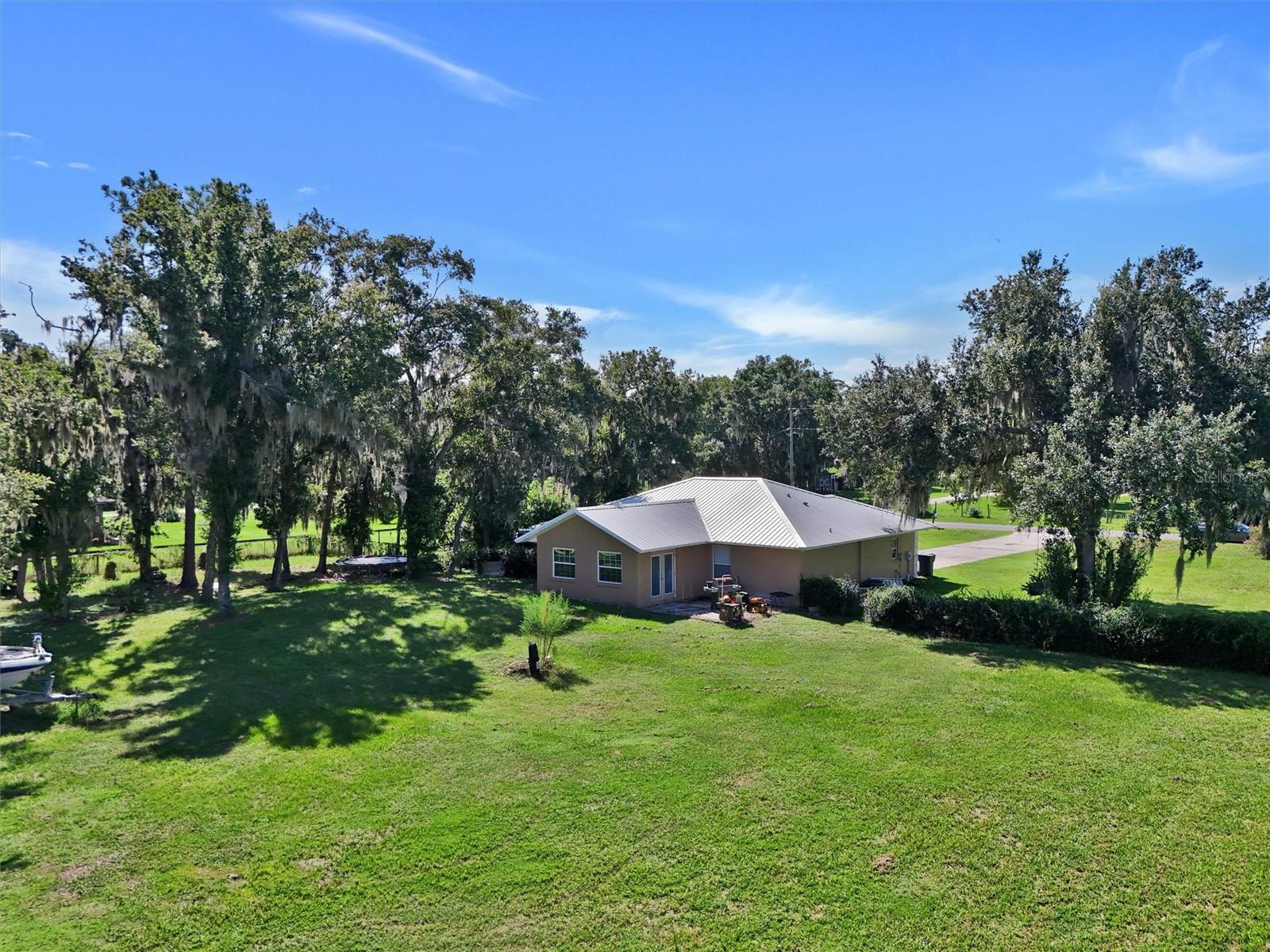 510 CLOVERLEAF DR