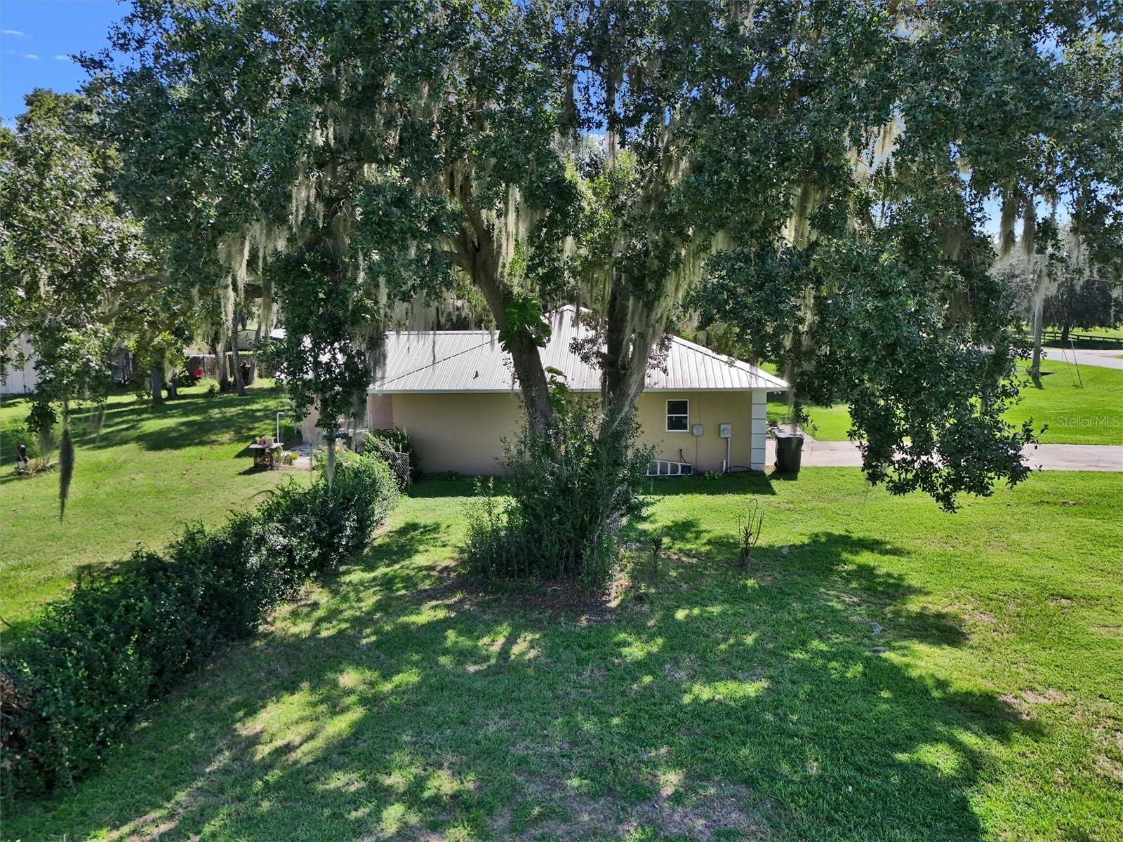 510 CLOVERLEAF DR