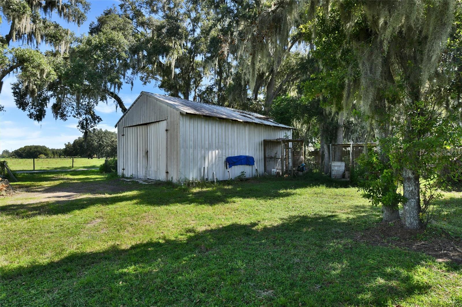 510 CLOVERLEAF DR