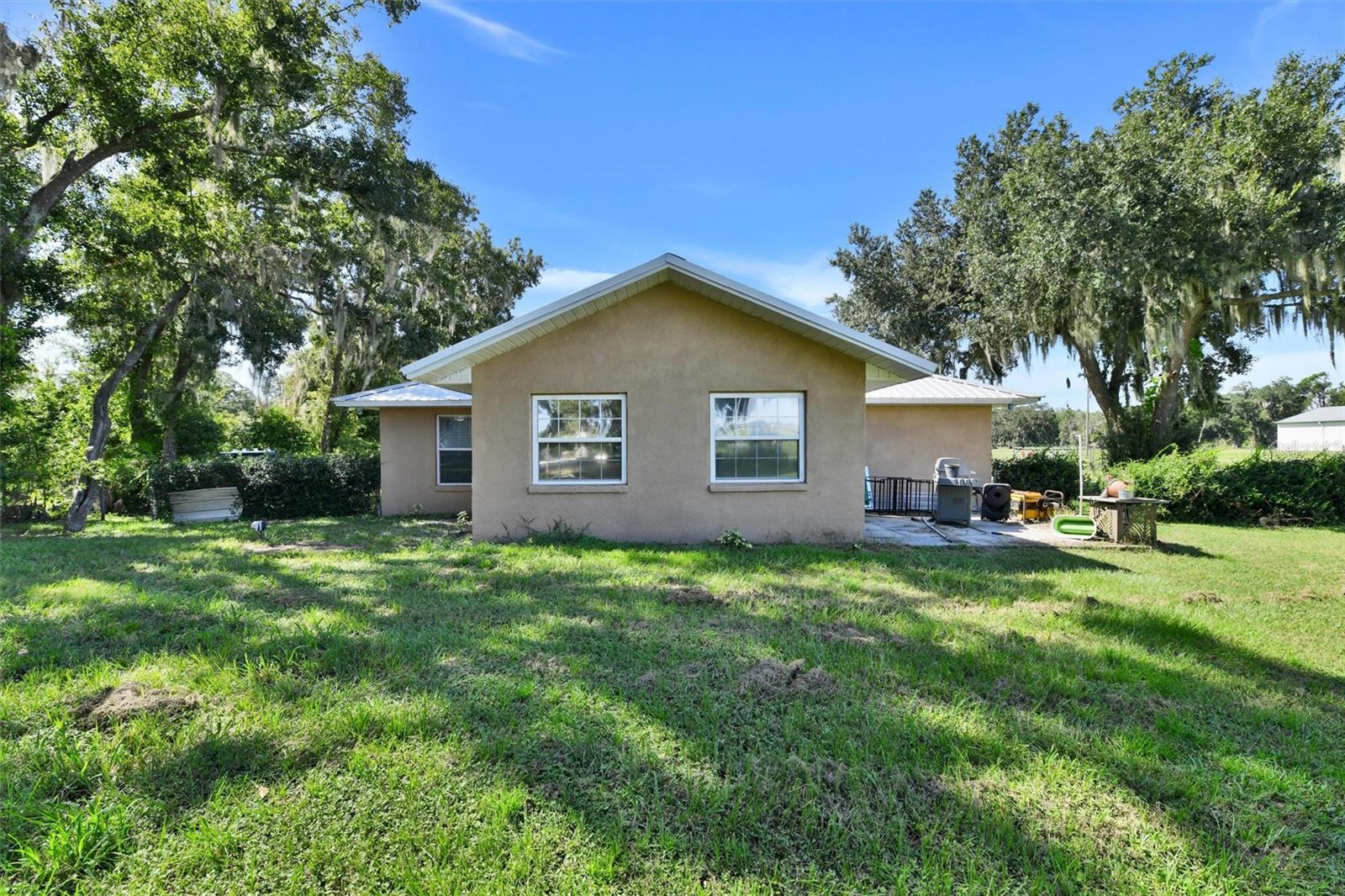 510 CLOVERLEAF DR