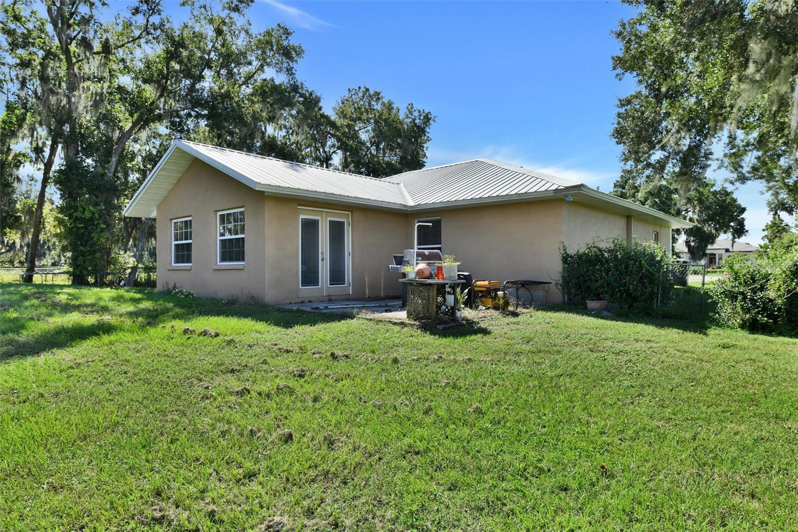 510 CLOVERLEAF DR