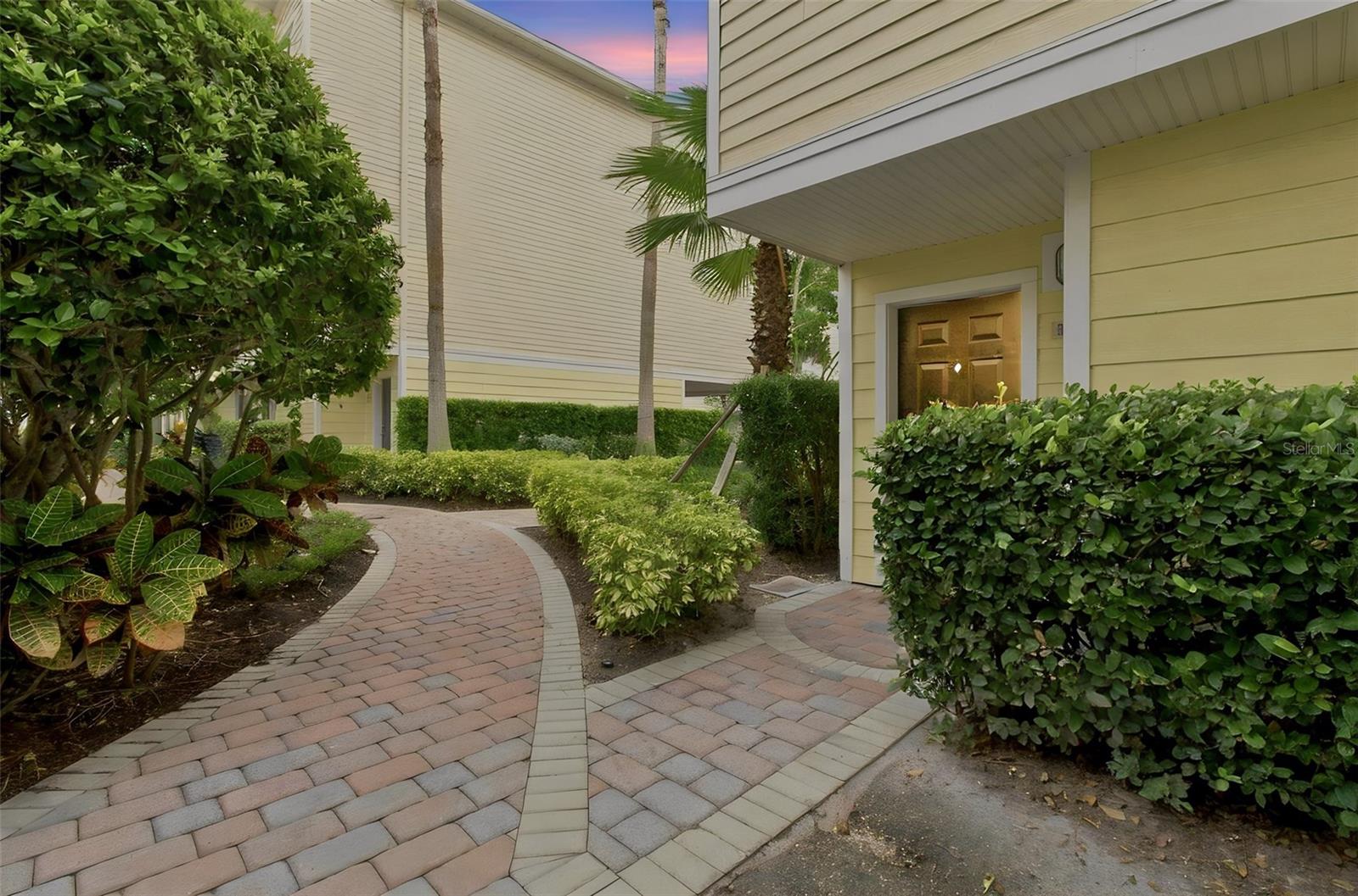 9801 Meadow Field Cir, Tampa