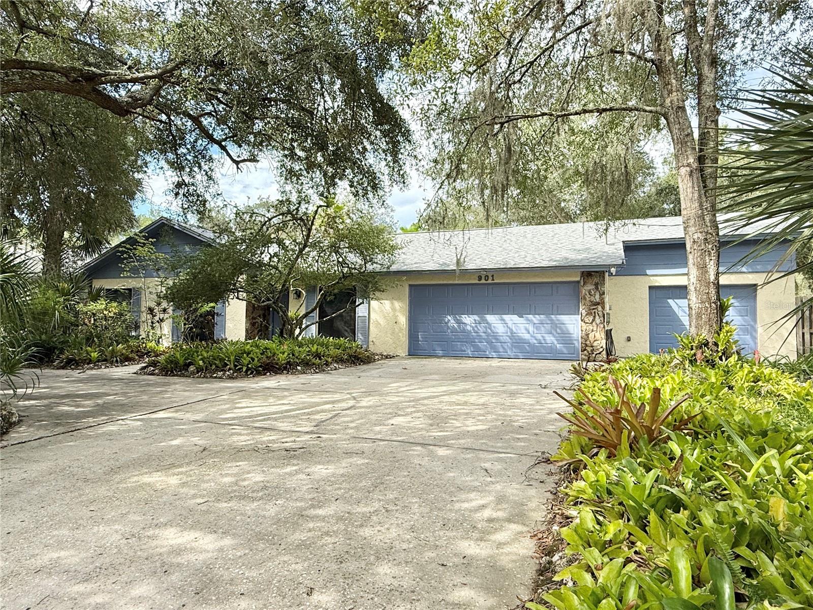 901 W River Dr, Temple Terrace