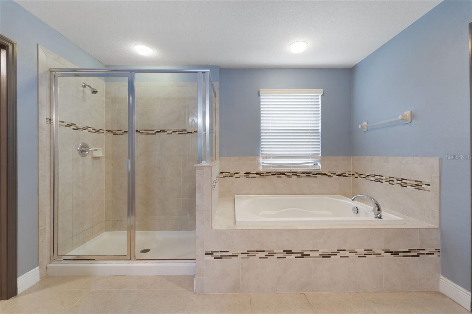 11006 TAHITI ISLE LN