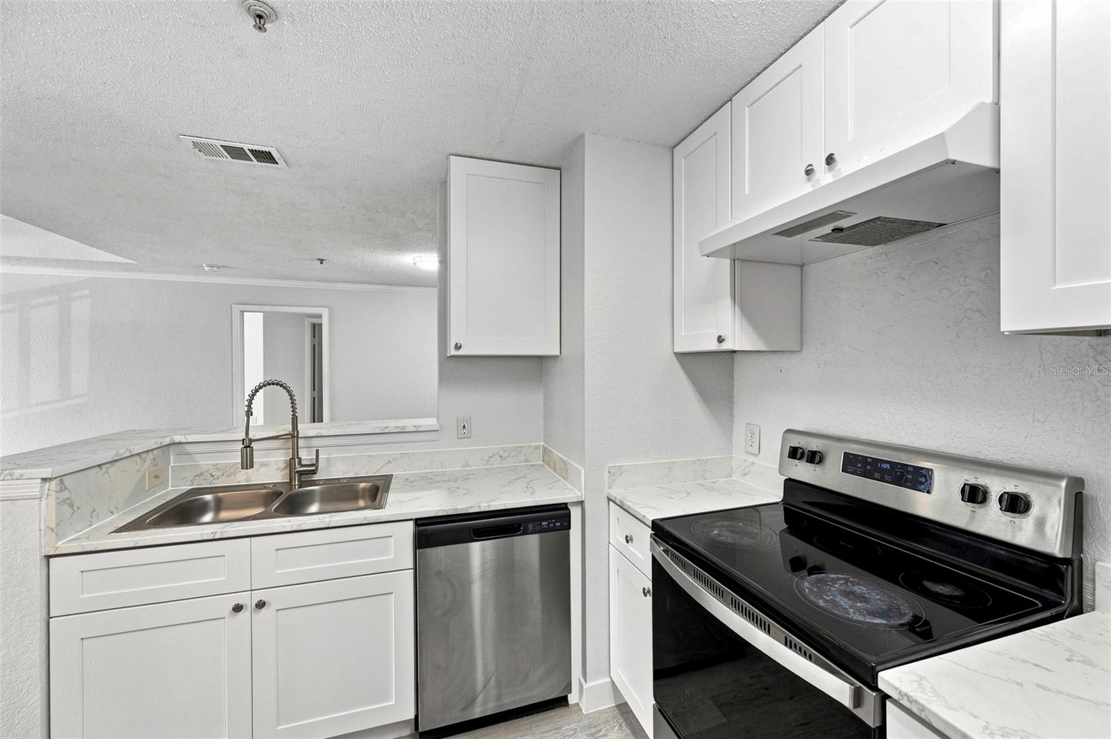 18001 RICHMOND PLACE DR #136