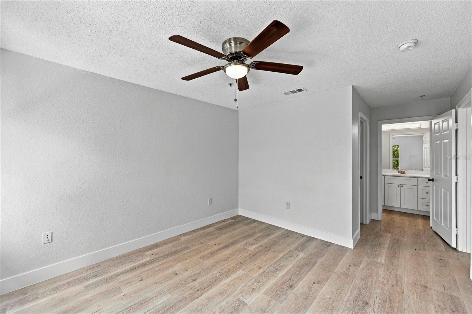 18001 RICHMOND PLACE DR #136
