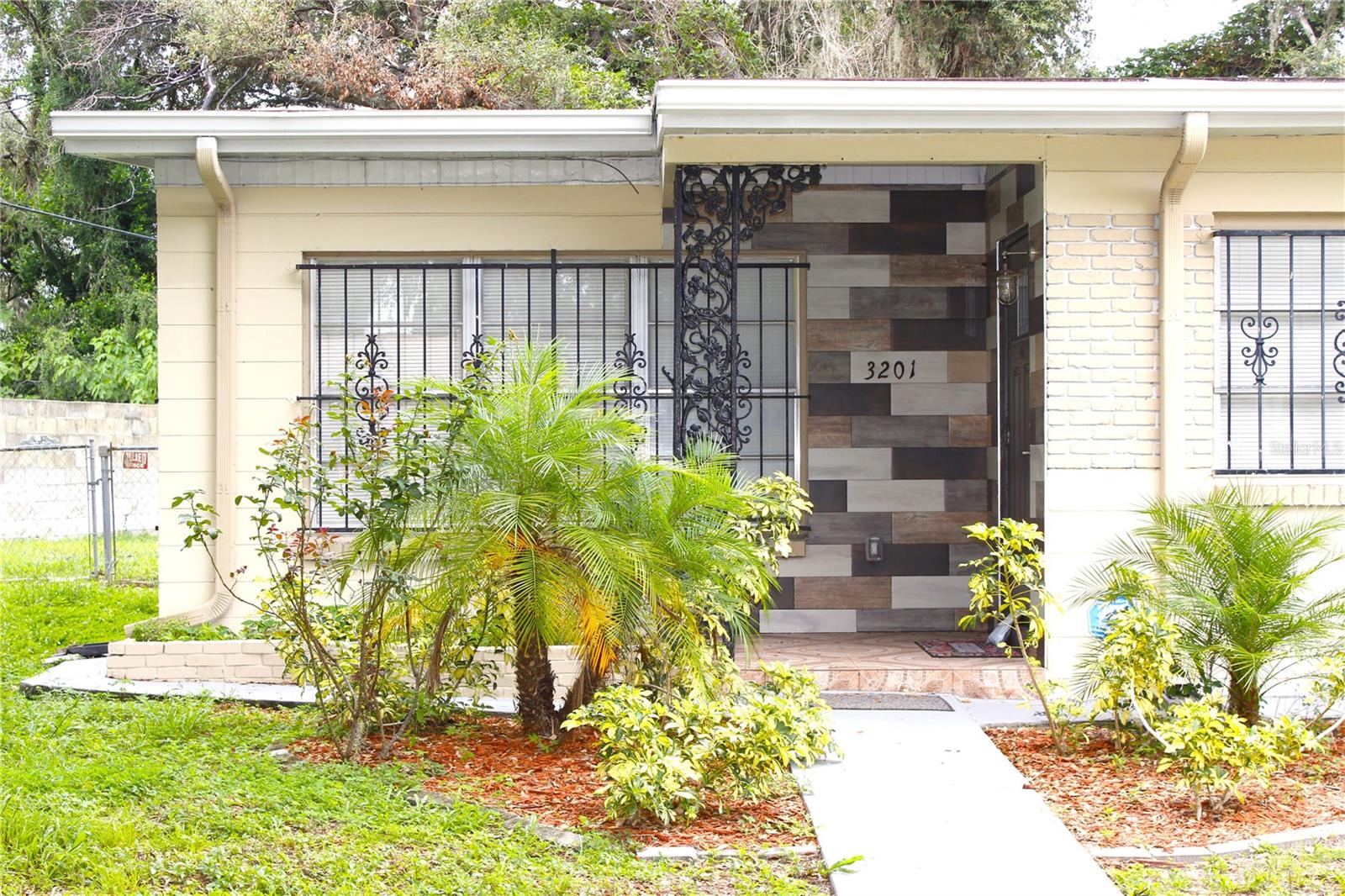 3201 River Grove Dr, Tampa