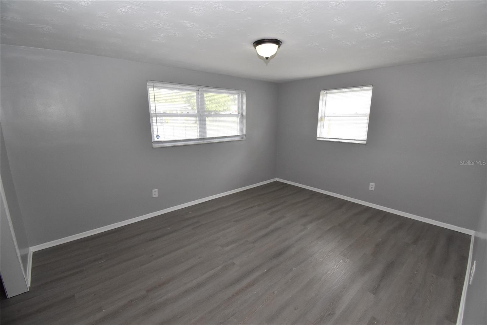 11025 PICKERING LN