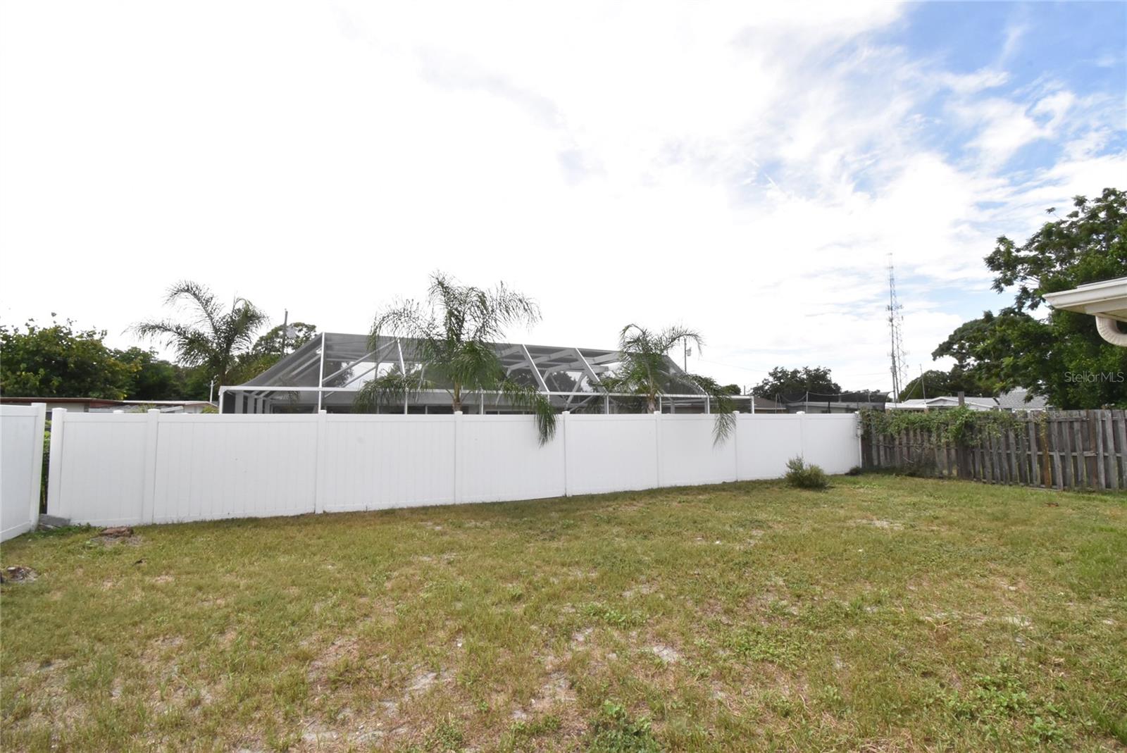 11025 PICKERING LN