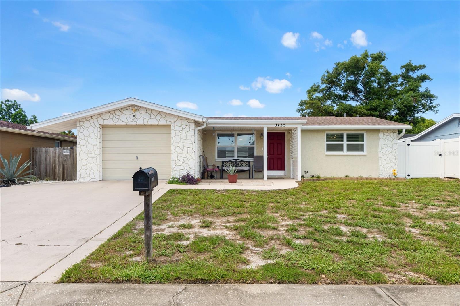 9135 Hermitage Ln, Port Richey