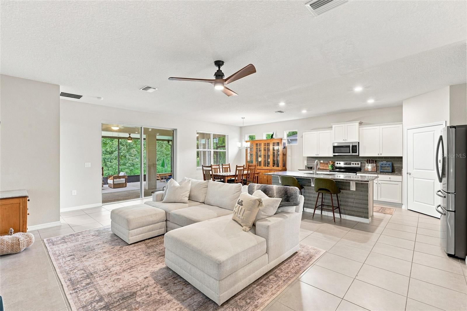 12387 EASTPOINTE DR