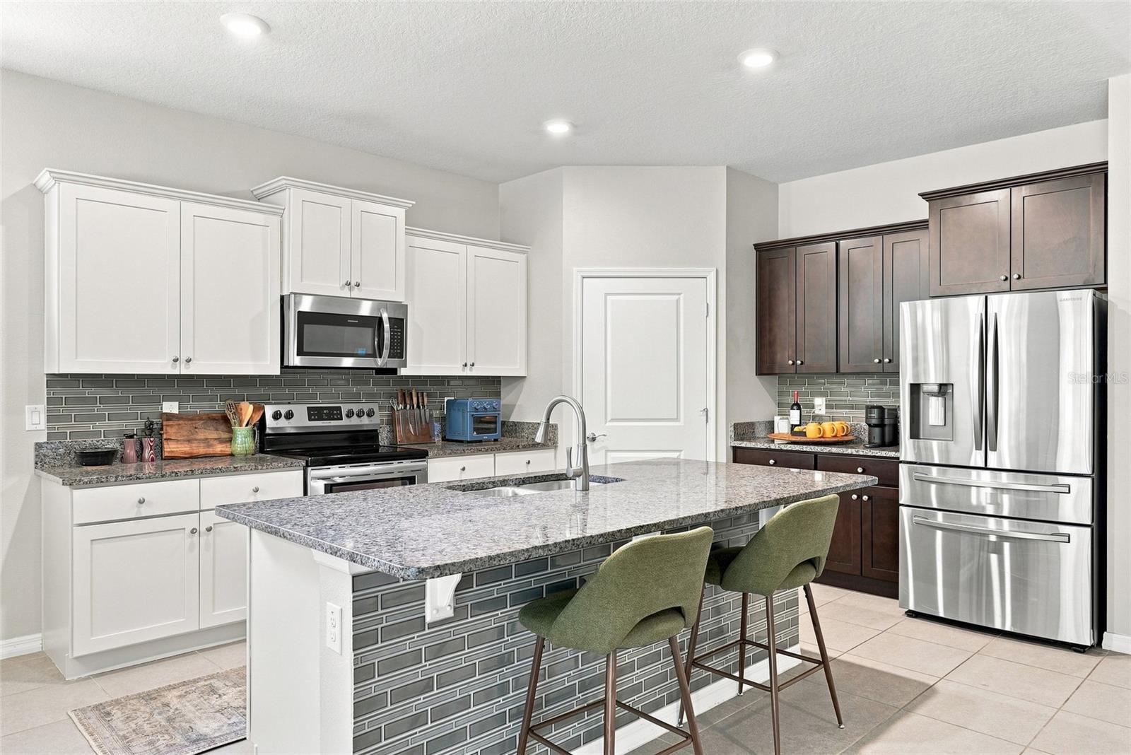 12387 EASTPOINTE DR