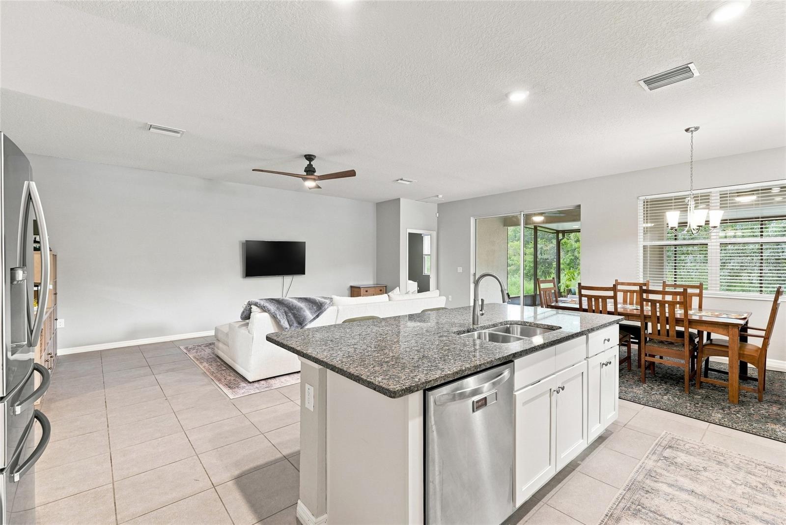 12387 EASTPOINTE DR