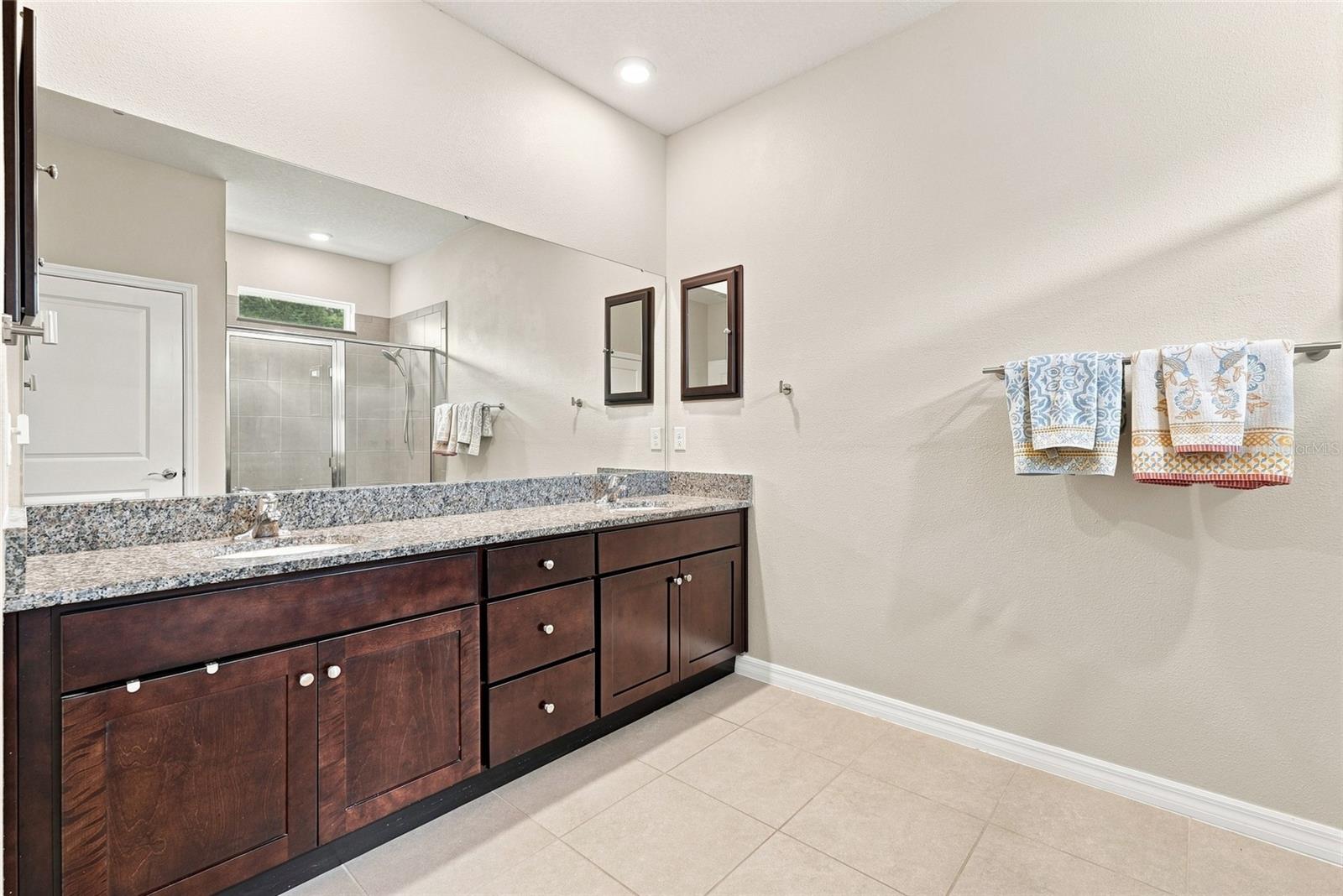 12387 EASTPOINTE DR
