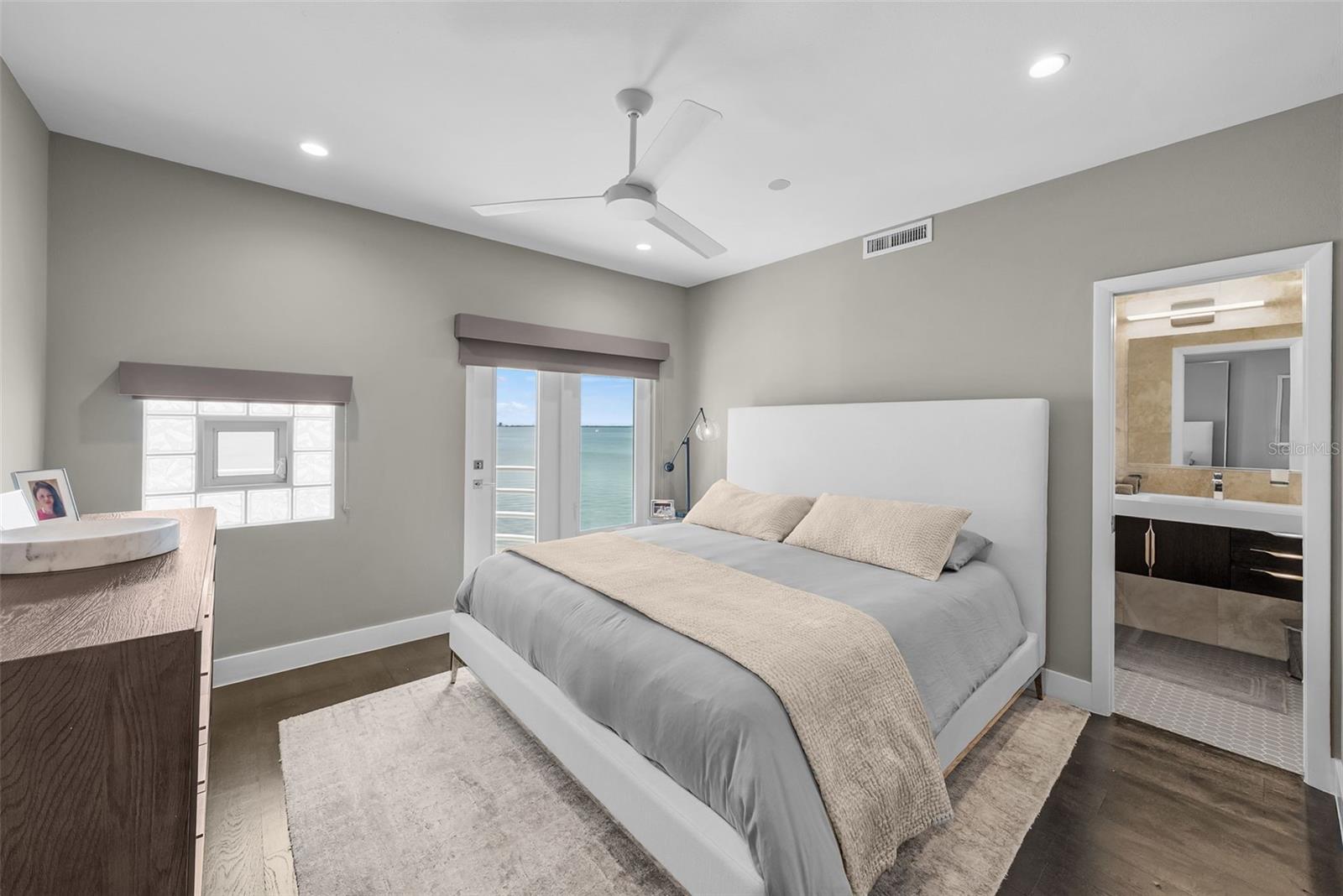 4950 BAYSHORE BLVD #25D