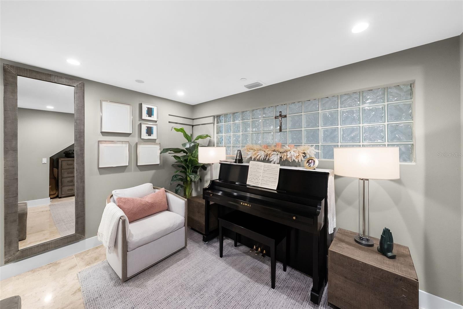 4950 BAYSHORE BLVD #25D