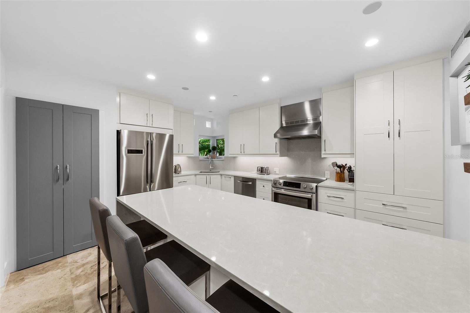 4950 BAYSHORE BLVD #25D