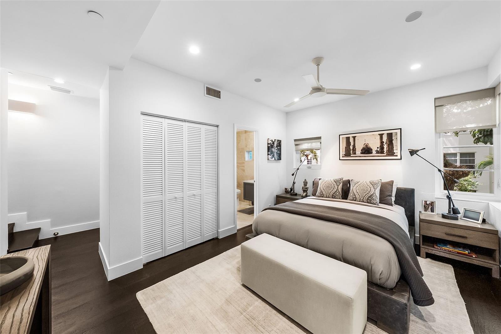 4950 BAYSHORE BLVD #25D