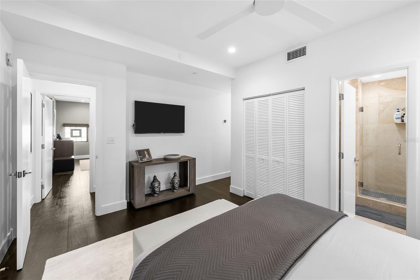 4950 BAYSHORE BLVD #25D