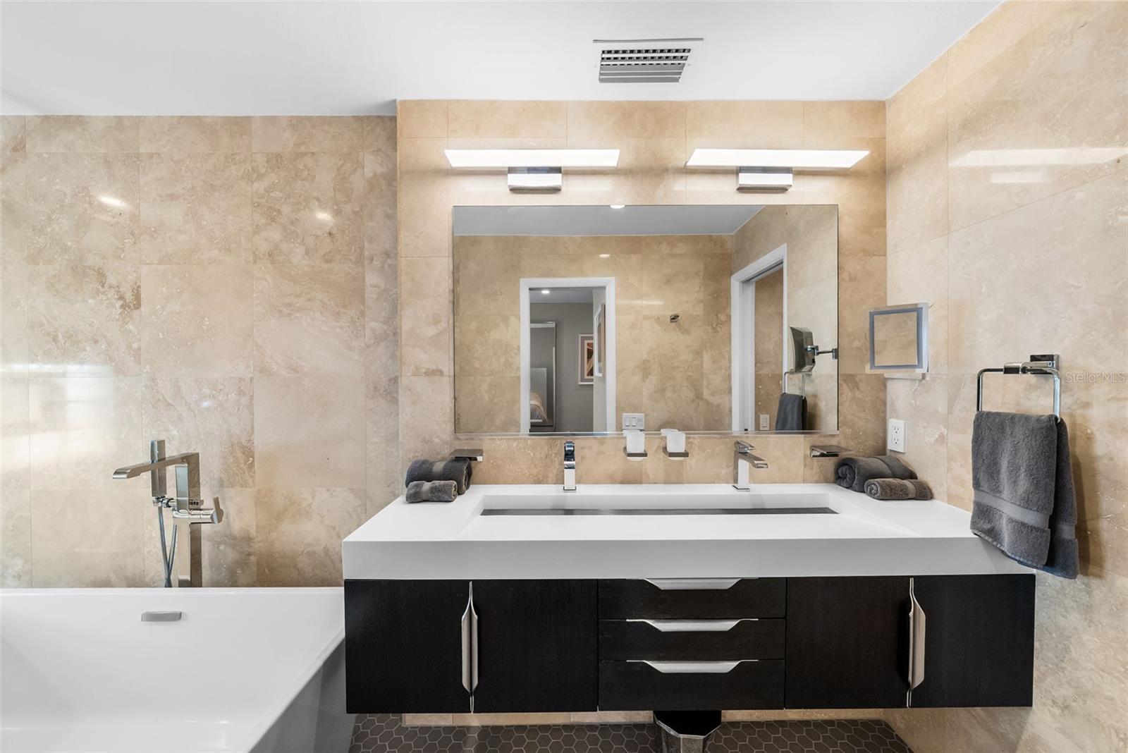 4950 BAYSHORE BLVD #25D