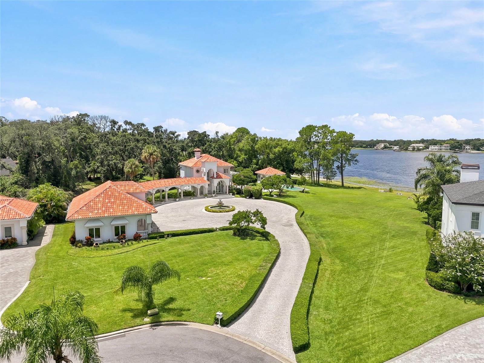 11104 Winthrop Way, Tampa