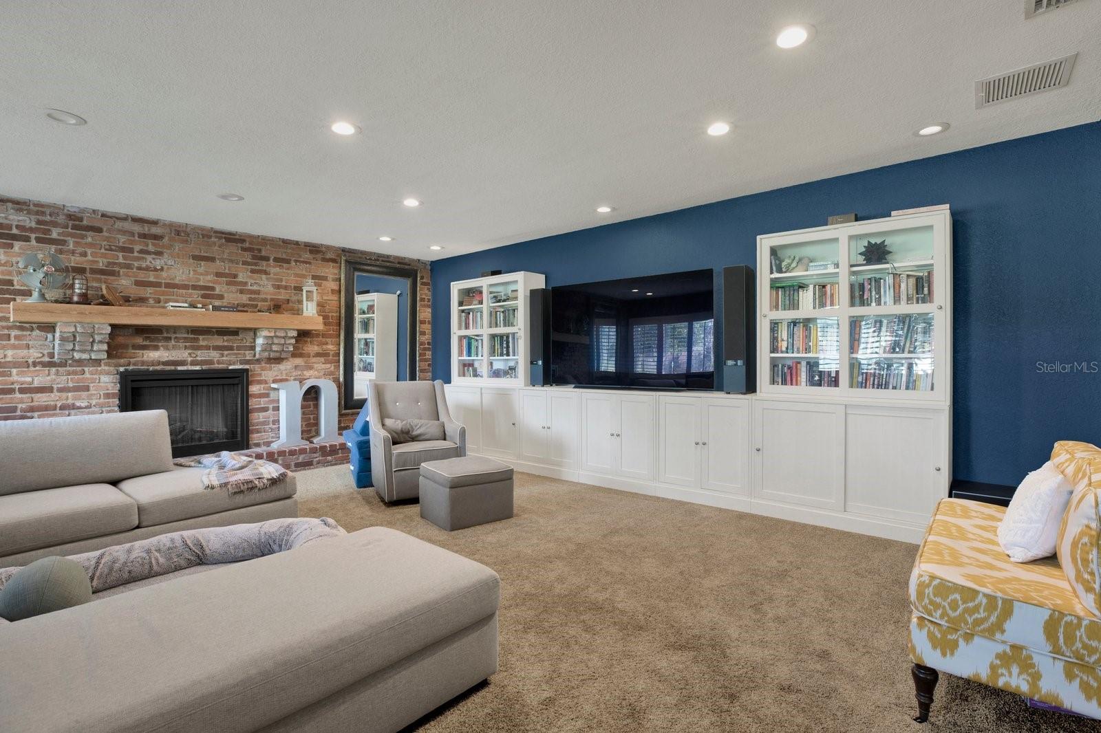 302 BELLE TERRE AVE