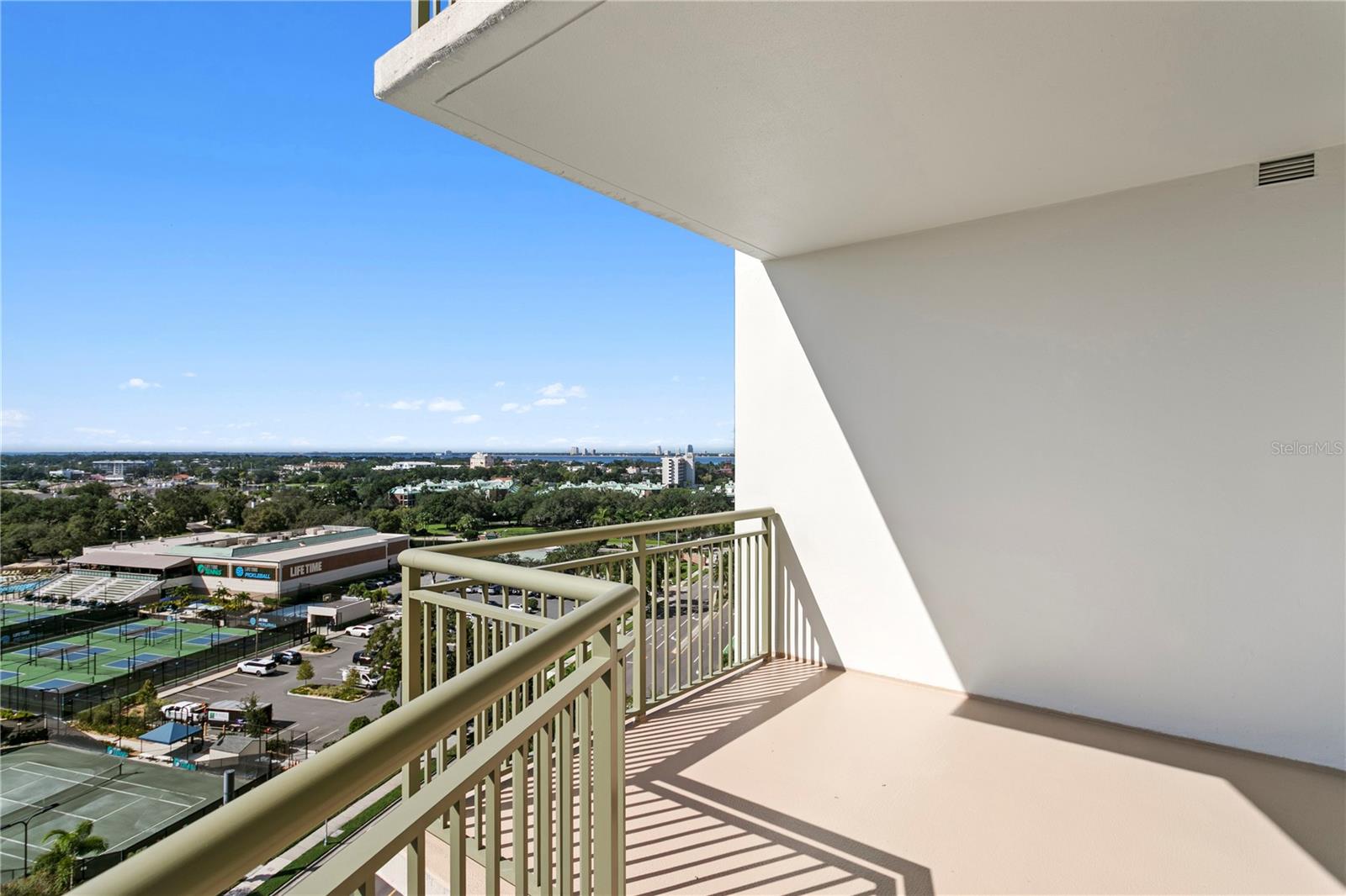 450 KNIGHTS RUN AVE #1004